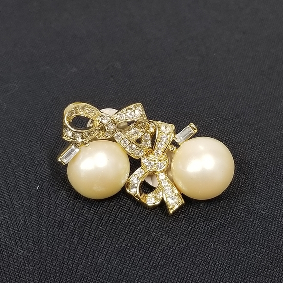 Vintage Nina Ricci  faux pearl clip on earrings - Picture 11 of 13